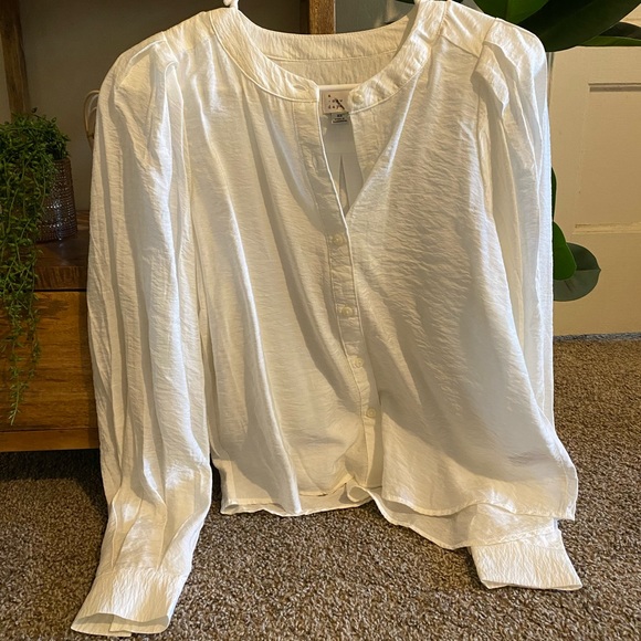 Cream white blouse button top - Picture 2 of 9